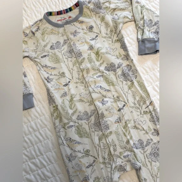 Magnetic Me Pajamas- 9-12M - Picture 3 of 7